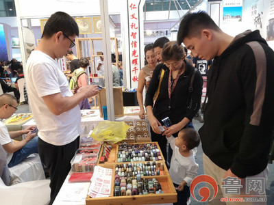 山东文博会:德州展区“斑斓彩”尽展陶器之美